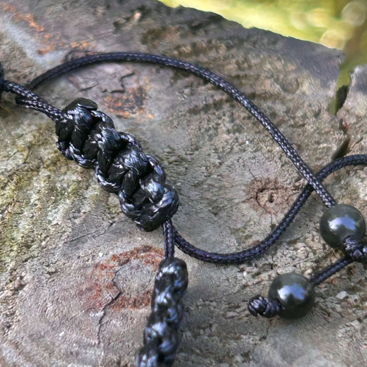 Regulowane wiązanie makrama shamballa z kulkami z czarnego obsydianu